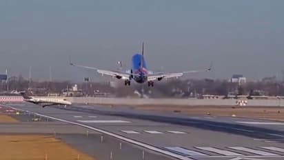 US flight aborts landing