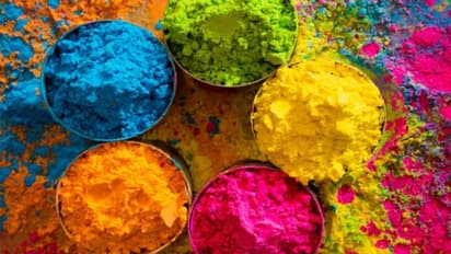 DIY crafts with Holi colors