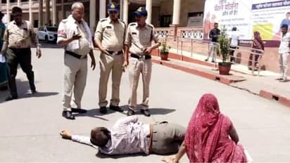 couple rolls on ground Indore