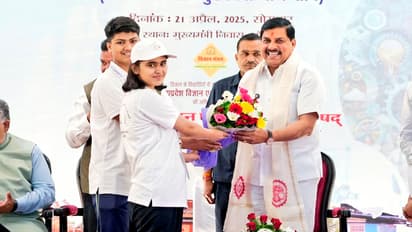 Mohan-Yadav-interaction-with-future-scientists-selected-for-the-17th-Vigyan-Manthan-Yatra