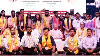 CM-Yogi-Adityanath-at-functionary-felicitation-ceremony-of-Shri-Guru-Gorakhnath-Health-Service-Yatra-5