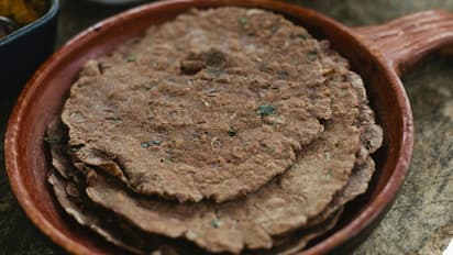 Sanjeev-Kapoor-tips-to-make-ragi-roti-soft