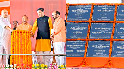 Yogi-Adityanath-inaugurated-and-laid-the-foundation-stone-of-projects-in-Deoria