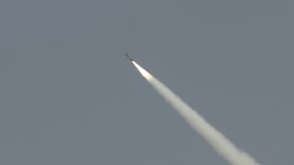 Pakistan test fires ballistic missile
