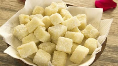 chenna-murki-recipe-with-paneer-and-sugar