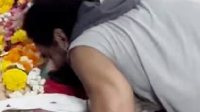 Parag Tyagi Give Last Respect To Shefali Jariwala