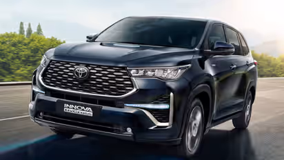 Toyota Innova Hycross