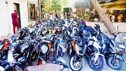 Traffic rules and Mumbai police action major crackdown on bike racing