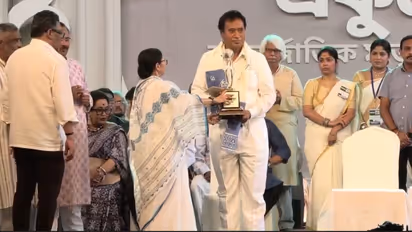 WB Government honours anant maharaj and others with Bangabibhushan