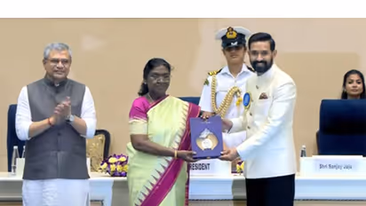 12th Movie Actor Vikrant Massey Received Best Actor