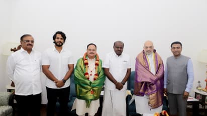 JP Nadda with HD Kumarswamy