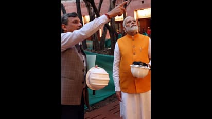 PM Modi cisit new parliament building