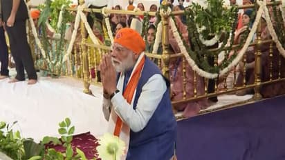 Bihar Elections PM Modi Holds Roadshow and Prays at Patna Sahib