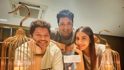 Celebrate Ramkamal Mukherjee s National Award win Dev Rukmini duo gave the party bsm