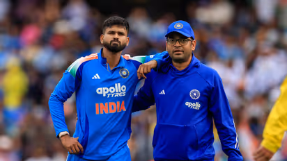 Shreyas Iyer hurt himself after taking a stunning catch to dismiss Alex Carey