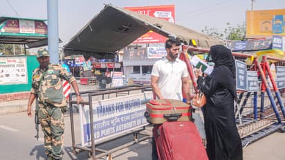 Pakistani nationals reach the Attari border 