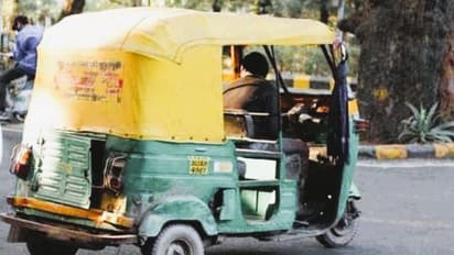 BHMS student jumps off autorickshaw