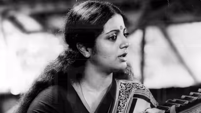 actress srividya