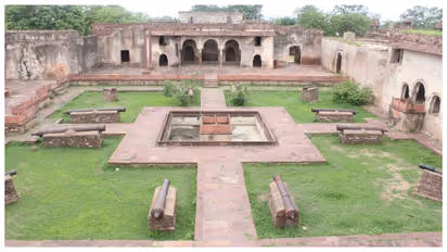 400 year old cannon stolen from Narwar Fort