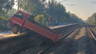 kozhikode mukkali railway lorry accident