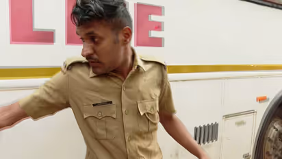 palakkad police officer shafad sfi march