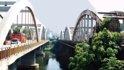 aluva bridge closing