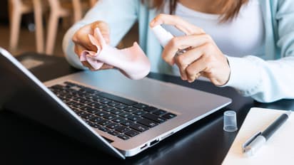 Laptop Screen Cleaning 