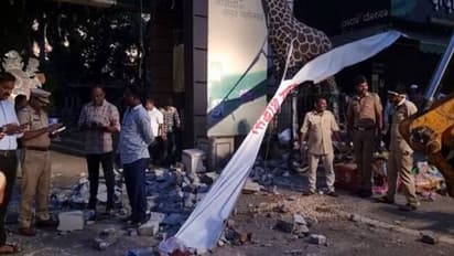 Chhatrapati Sambhajinagar district's zoo entrance gate collapses.