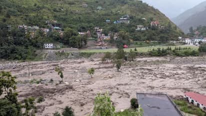 बादल फटने से हिमाचल प्रदेश में अचानक आई बाढ़