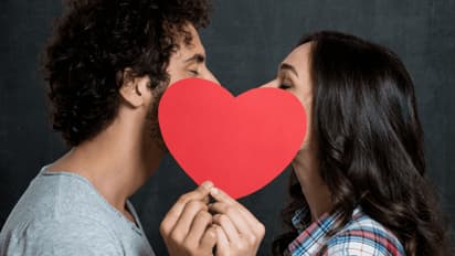 international kissing day 2025 wishes quotes greetings in hindi