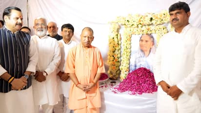 Yogi Adityanath visit Dharampal Singh on his mothers death
