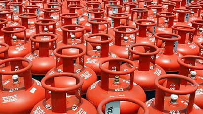 LPG गैस सिलेंडर के दामों में हुई कटौती