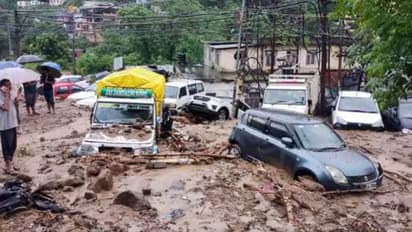 हिमाचल में बारिश के कारण हालत खराब