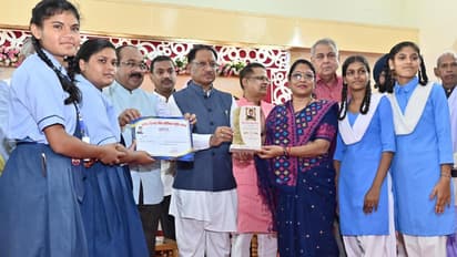 Vishnu-Deo-Sai-at-shaheed-vinod-singh-kaushik-medhavi-chhatra-samman-samaroh