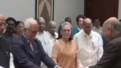 सुदर्शन रेड्डी ने राज्यसभा सेक्रेटरी जनरल पीसी मोदी को सौंपा पर्चा 