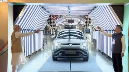 पीएम मोदी ने इलेक्ट्रिक व्हीकल ई-विटारा को दिखाई हरी झंडी 