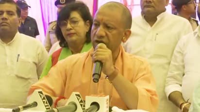 Yogi-Adityanath-UP-Flood-Relief