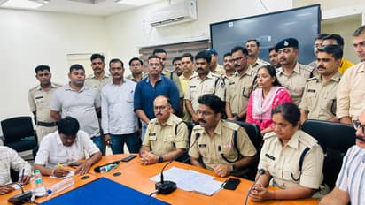 ujjain sbi bank robbery employee