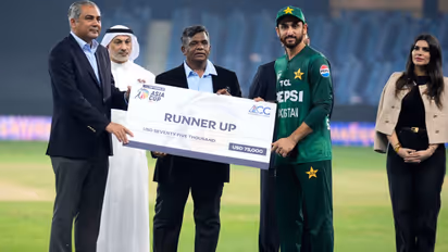 Salman Agha Throw Runner Up Prize Money cheque 