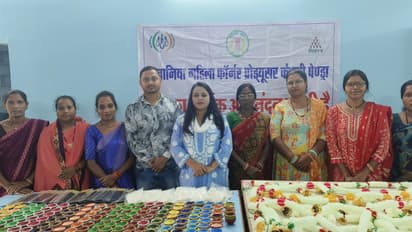 Atmanirbhar Bharat Pendra women mitti ke diye diwali 2025