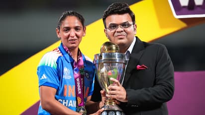 Harmanpreet Kaur Touches Jay Shah Feet