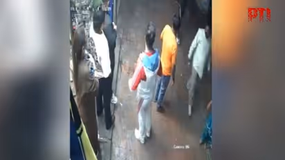 Delhi lal kila car blast cctv video people running for life