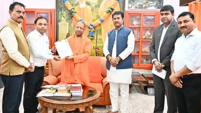CM Yogi Adityanath fill SIR form