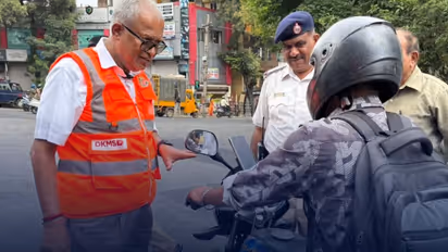 bengaluru rajinagar MLA turn traffic police