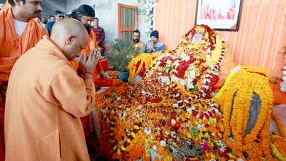 cm yogi adityanath pays tribute to ramvilas vedanti