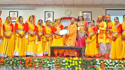 Republic Day 2026 Ek Bharat Shreshtha Bharat CM Yogi honour folk artists