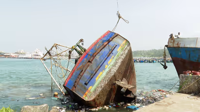 capsized boat in vizhinjam