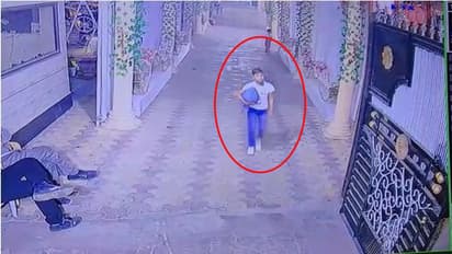 छोटे बच्चे ने की चोरी