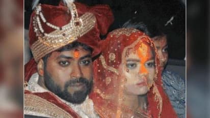 idhar fere udhar jal rahe log