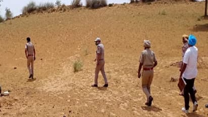 पुलिस पकड़े इनको